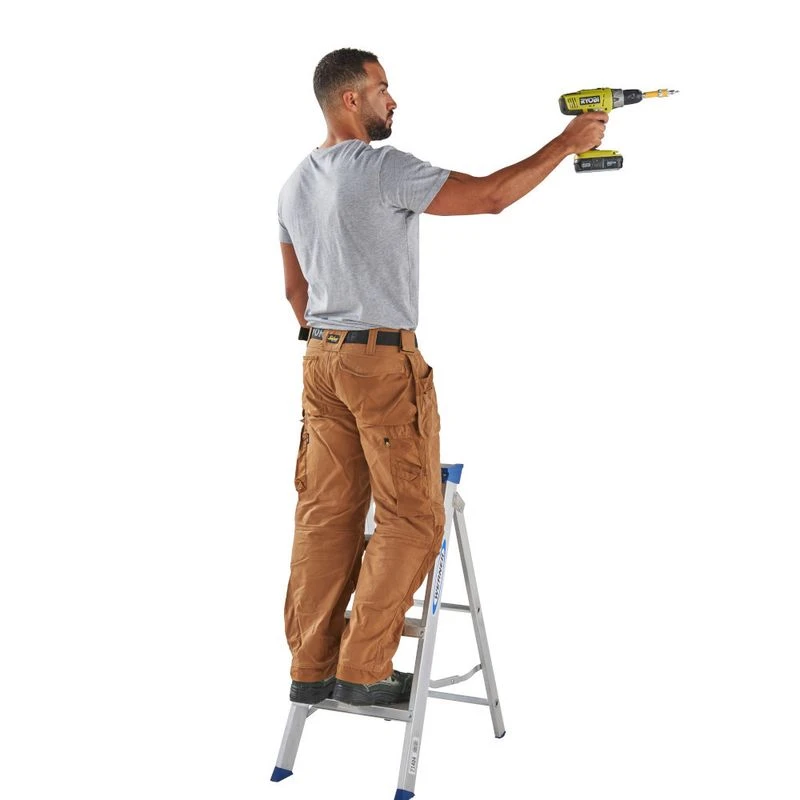 Werner 4 Tread Master Trade Stepladder - BS 2037 EN131 Professional 6 Werner 4 Tread Master Trade Stepladder - BS 2037 EN131 Professional - Image 4