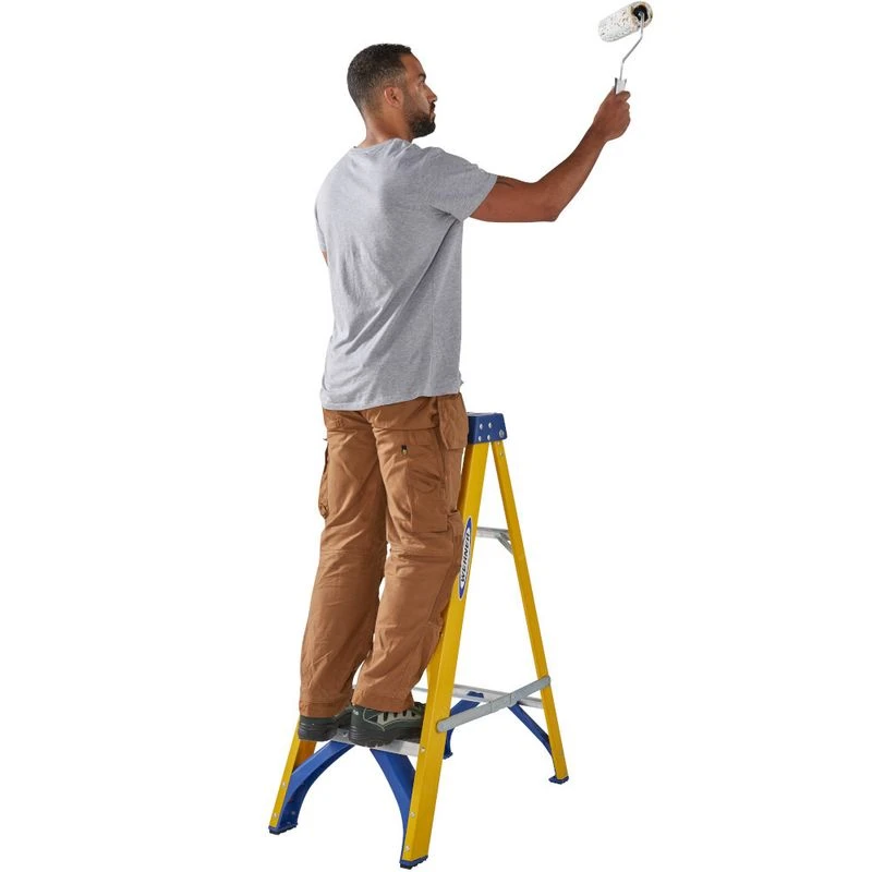 Werner 4 Tread Trade Fibreglass Step Ladder - BS 2037 EN131 Professional 6 Werner 4 Tread Trade Fibreglass Step Ladder - BS 2037 EN131 Professional - Image 4