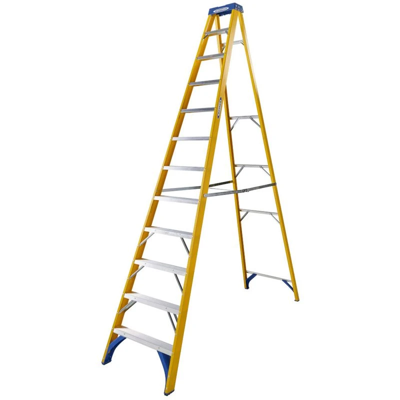 Werner 12 Tread Trade Fibreglass Step Ladder - BS 2037 EN131 Professional 3 Werner 12 Tread Trade Fibreglass Step Ladder - BS 2037 EN131 Professional