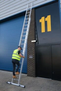 Murdoch Aluminium D Rungs D MAX 2 Section Extension Ladder 28 Murdoch Aluminium D Rungs D MAX 2 Section Extension Ladder -Insulation Superstore Sales dmax ext ladders 2 x range double descending