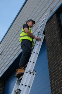 Murdoch Aluminium D Rungs D MAX 3 Section Extension Ladder 18 Murdoch Aluminium D Rungs D MAX 3 Section Extension Ladder -Insulation Superstore Sales dmax triple in situ extended