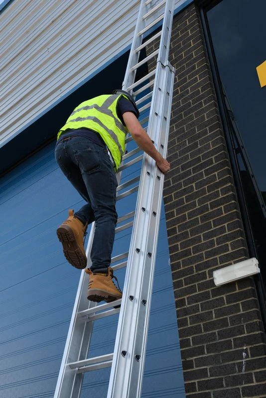 Murdoch Aluminium D Rungs D MAX 2 Section Extension Ladder 16 Murdoch Aluminium D Rungs D MAX 2 Section Extension Ladder - Image 14