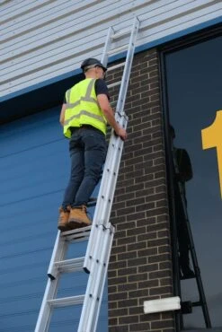 Murdoch Aluminium D Rungs D MAX 3 Section Extension Ladder 19 Murdoch Aluminium D Rungs D MAX 3 Section Extension Ladder -Insulation Superstore Sales dscf1267