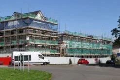 Tyvek StructureGuard Rainscreen Cladding Breather Membrane 2.7m X 100m -Insulation Superstore Sales dupont tyvek structureguard situ 41308 2