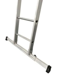 Murdoch Aluminium D Rungs D MAX 3 Section Extension Ladder 12 Murdoch Aluminium D Rungs D MAX 3 Section Extension Ladder -Insulation Superstore Sales hymer aluminium d rungs d max 3 section extension ladders close up